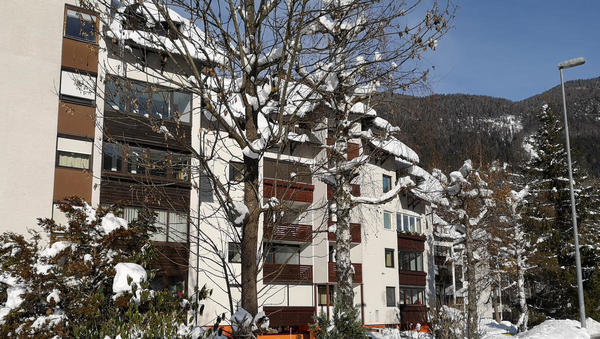 Dražbe v marcu: apartmaja na Gorenjskem, zemljišča na Obali, stanovanja in hiše v Ljubljani …