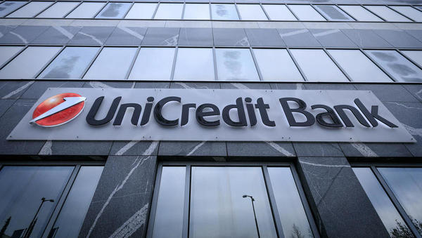 UniCredit uvaja nove Mastercard Touch Card™ kartice, ki so prijazne tudi slepim in slabovidnim osebam