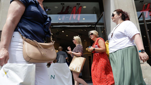 H&M profit misses, blaming bad weather